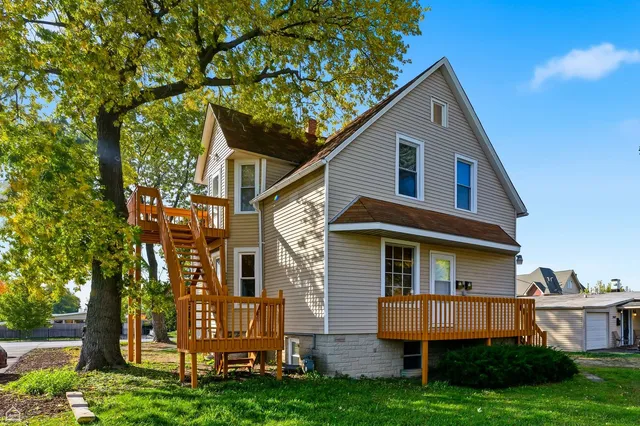 $2,700 | 7635 West Foster Avenue, Unit 1, Chicago, IL 60656