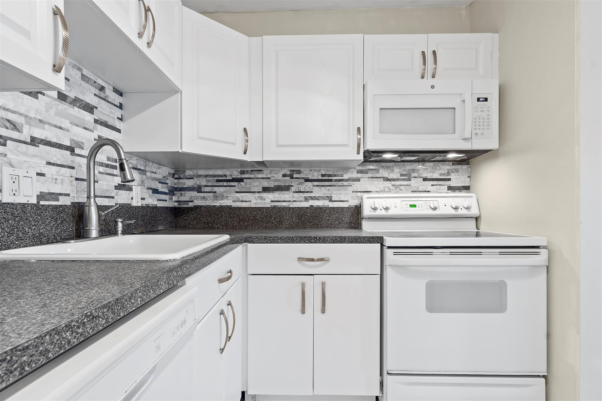 751 Pine Drive, Unit 204 Pompano Beach, FL 33060 - Photo 3 of 25 Photo 3