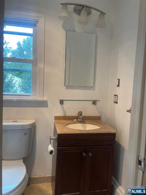 338 Queens Court Ridgewood, NJ 07450 - Photo 24 of 25 a bathroom with a toilet sink and mirror