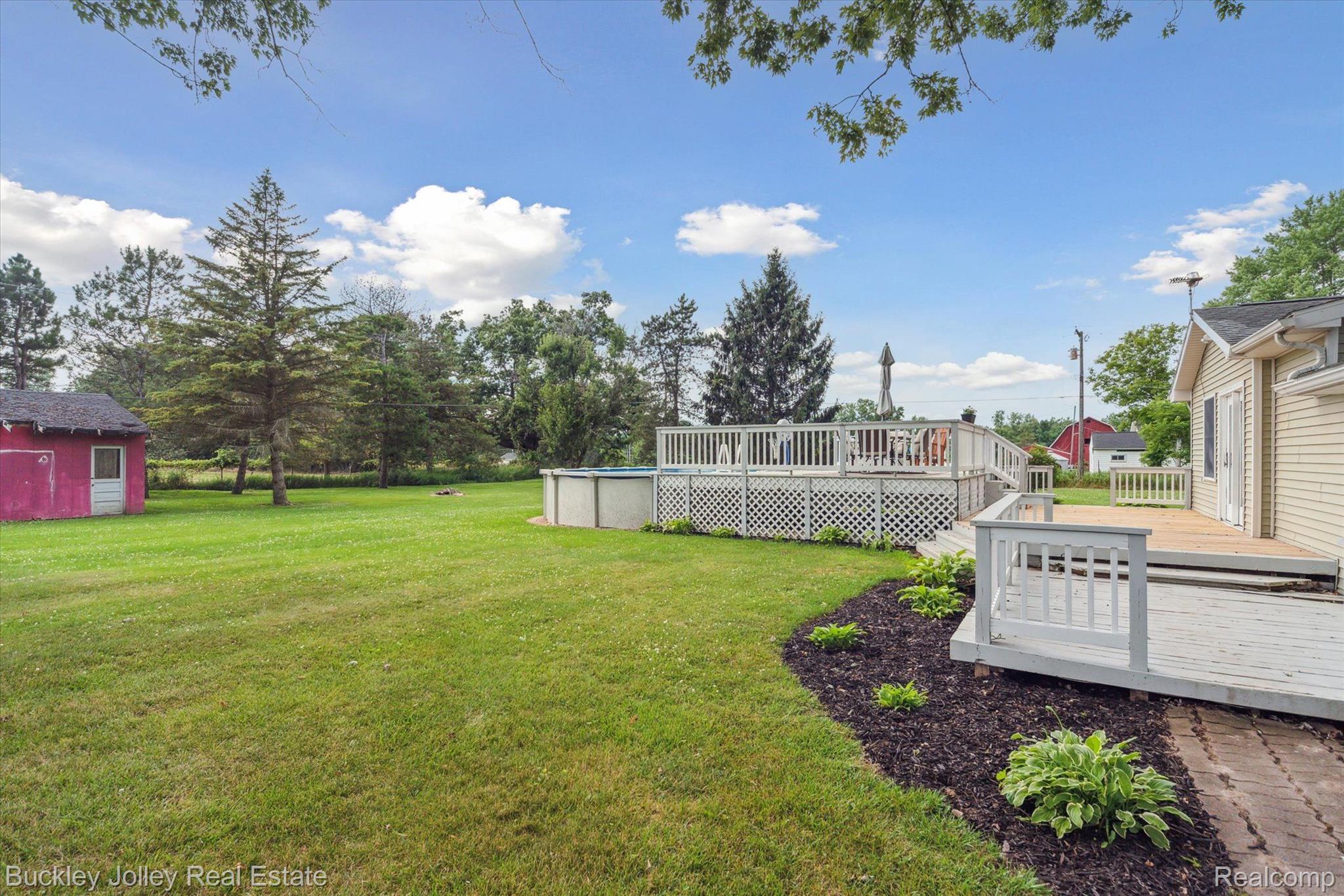 5649 Byron Road Howell, MI 48855 - Photo 25 of 29 Mature Landscapin