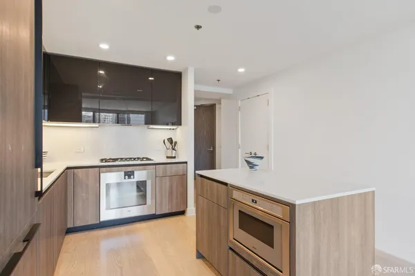 $5,695 | 338 Main Street, Unit 23H, San Francisco, CA 94105