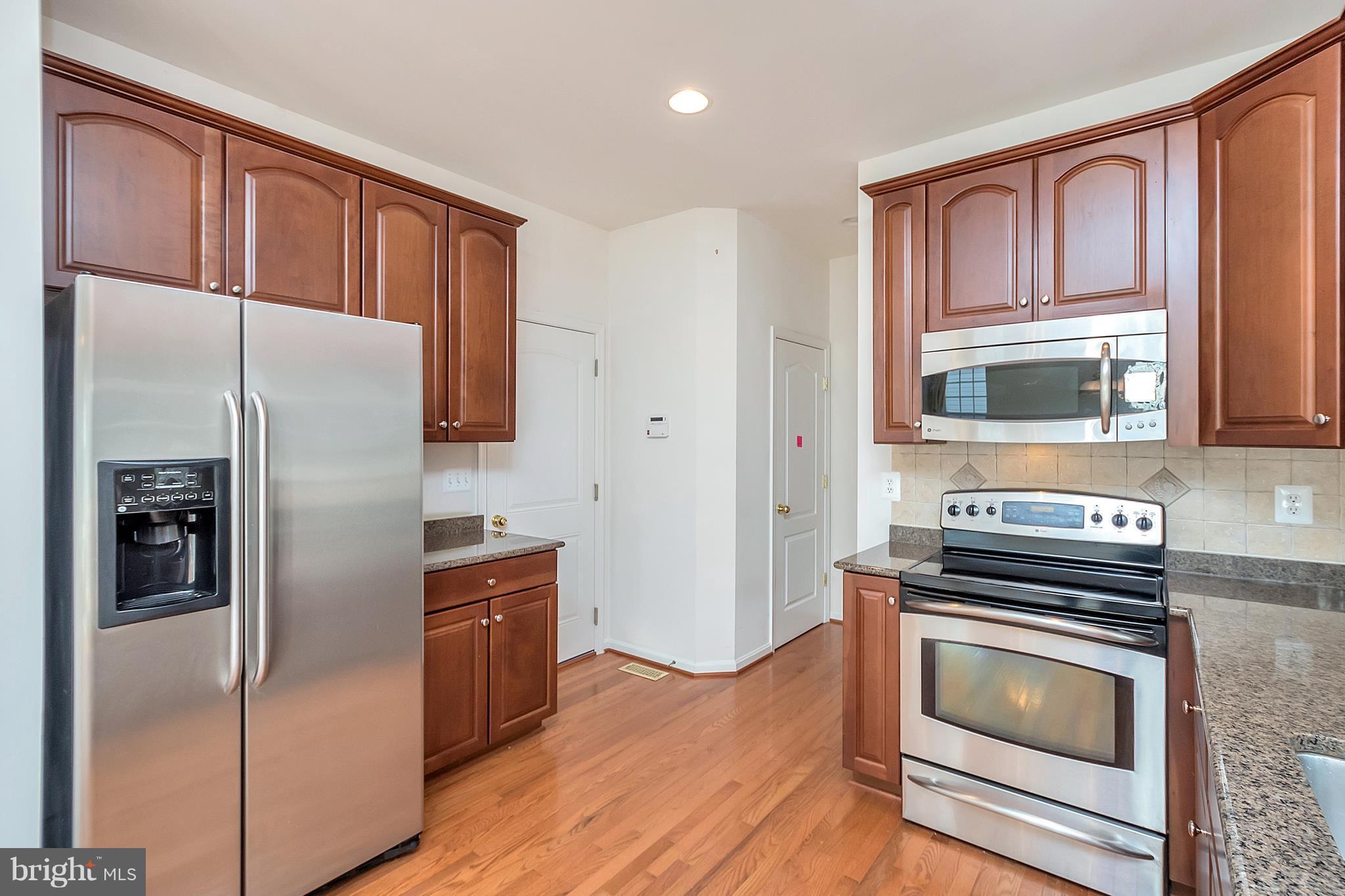 625 Hunters Road Culpeper, VA 22701 - Photo 11 of 30 Gleaming floors and stainless steel appliances!