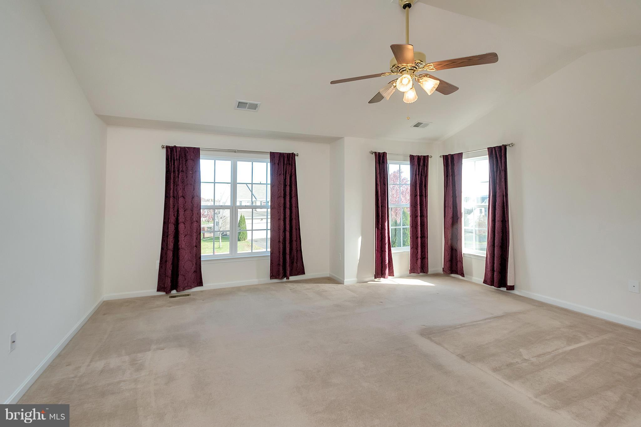 625 Hunters Road Culpeper, VA 22701 - Photo 14 of 30 Spacious master with lots of natural light!
