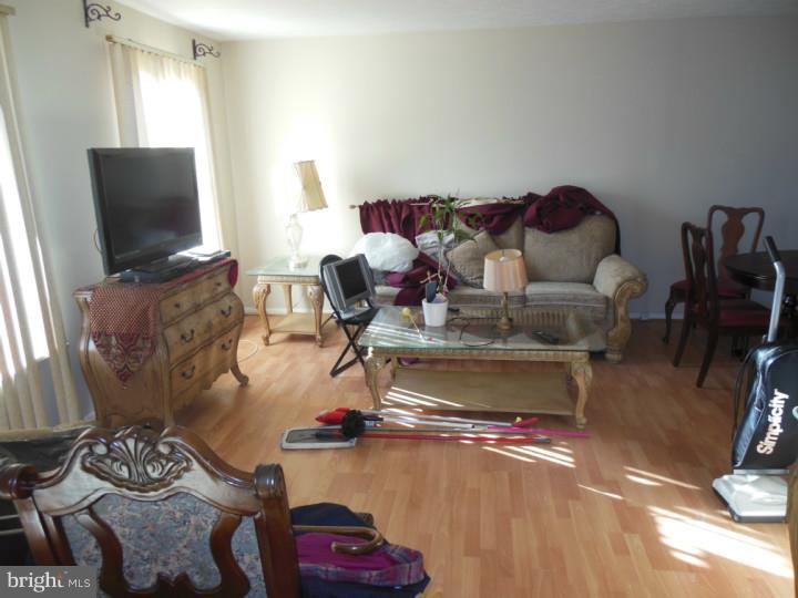 223 Goodford Road Philadelphia, PA 19154 - Photo 4 of 9