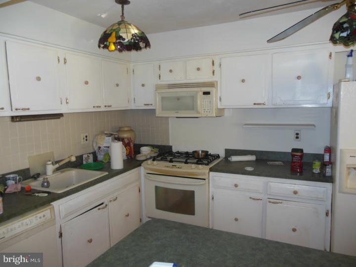 223 Goodford Road Philadelphia, PA 19154 - Photo 6 of 9