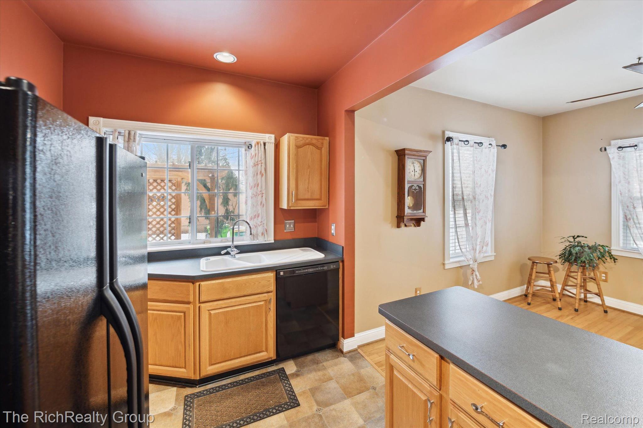 22496 Springbrook Avenue Farmington, MI 48336 - Photo 11 of 33