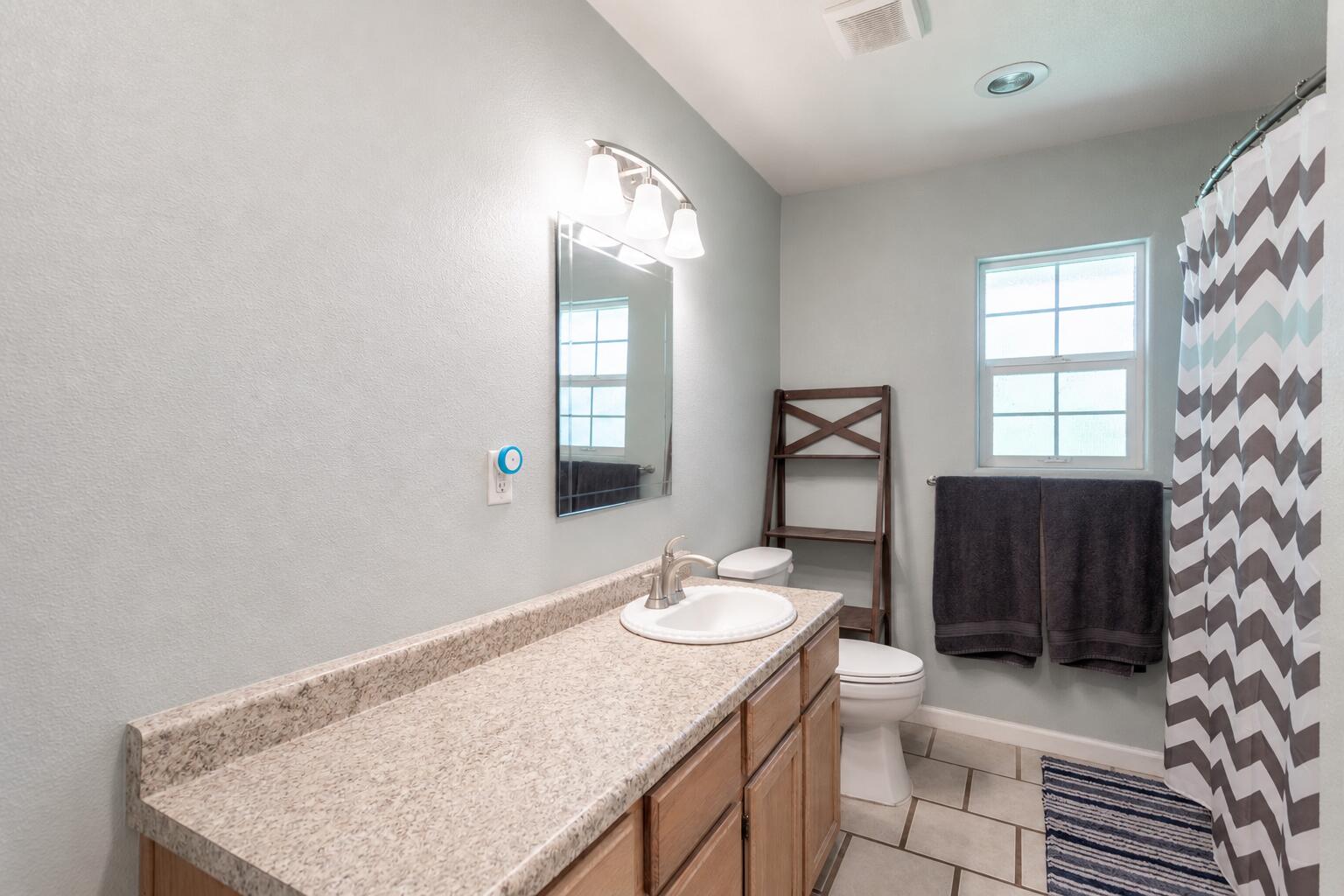 3372 Riverside Drive Anderson, CA 96007 - Photo 11 of 22 Bathroom