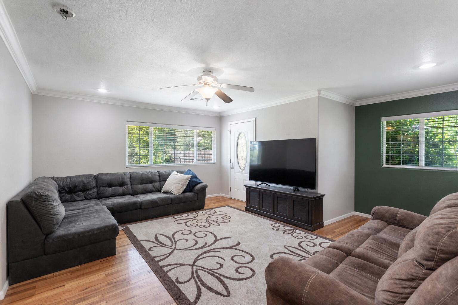 3372 Riverside Drive Anderson, CA 96007 - Photo 3 of 22 Living