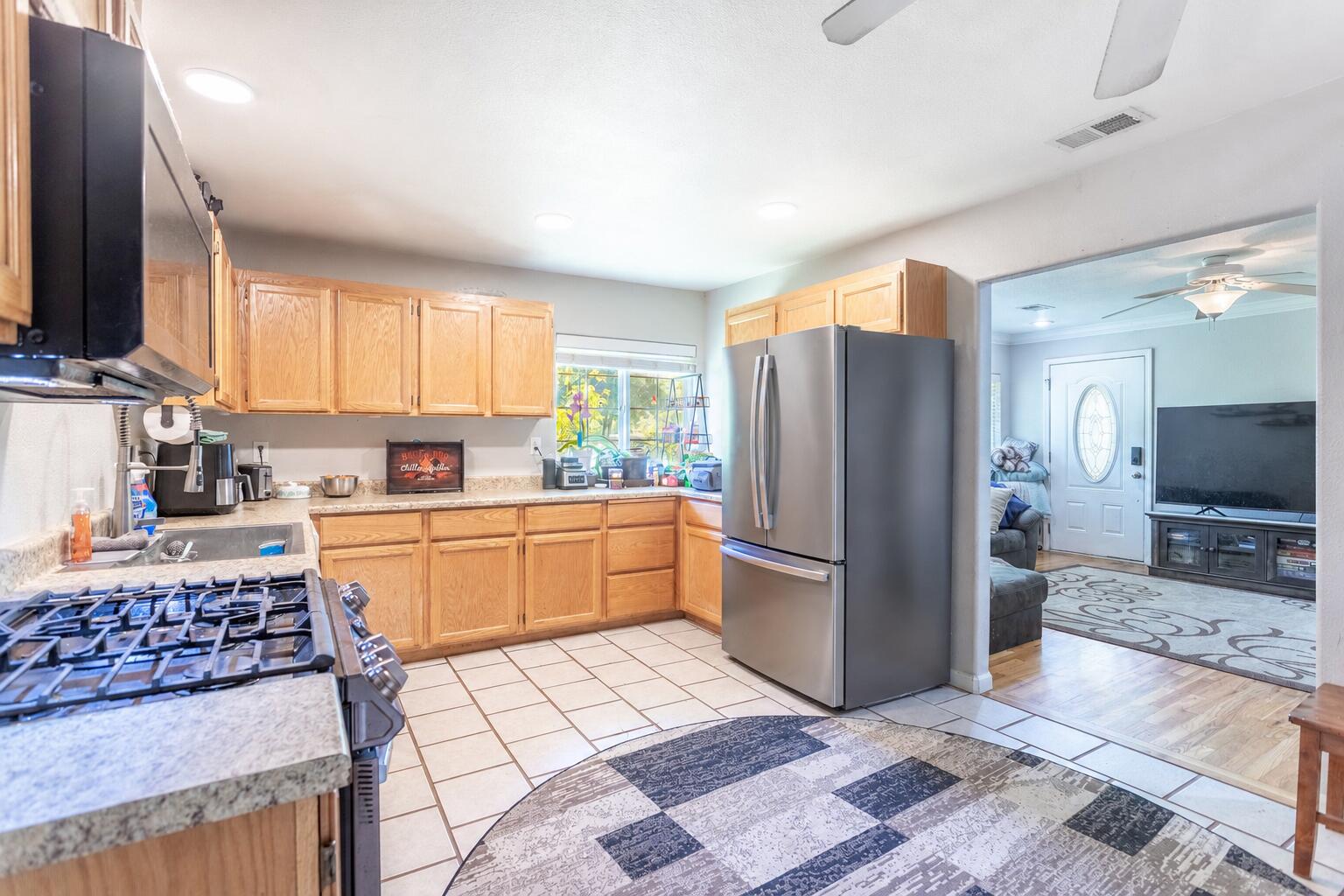 3372 Riverside Drive Anderson, CA 96007 - Photo 5 of 22 Kitchen