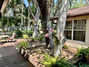 1515 Southwest 19th Terrace Okeechobee, FL 34974 - Photo 36 of 39 a view of a house with a yard and sitting area