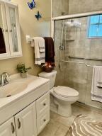 1515 Southwest 19th Terrace Okeechobee, FL 34974 - Photo 9 of 39 a bathroom with a sink and a toilet