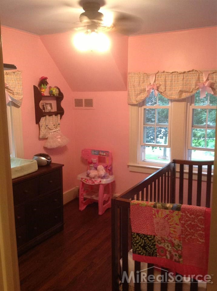 214 Fisher Road Grosse Pointe, MI 48230 - Photo 7 of 10 31167257-6.JPG