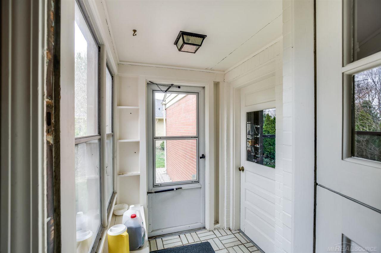 65 Shoreham Road Grosse Pointe, MI 48236 - Photo 24 of 29 31345950-23.JPG