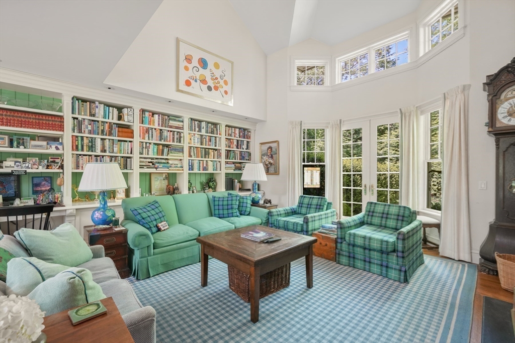 198 Clyde Street Brookline, MA 02467 - Photo 12 of 33