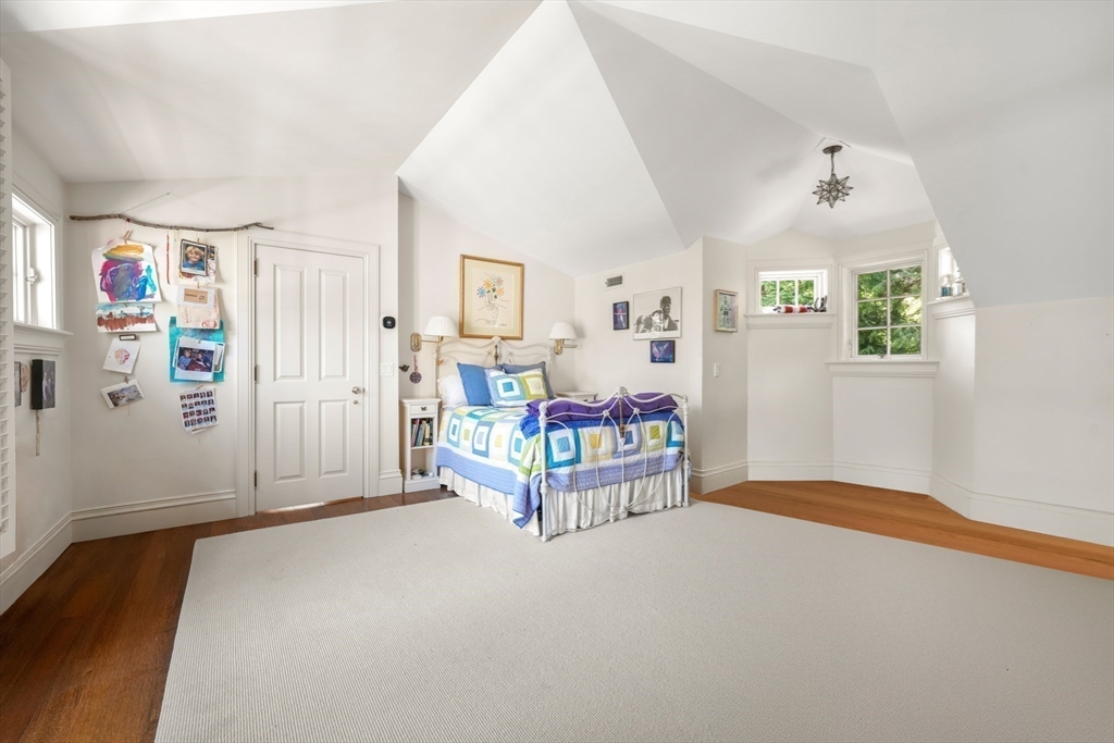 198 Clyde Street Brookline, MA 02467 - Photo 19 of 33