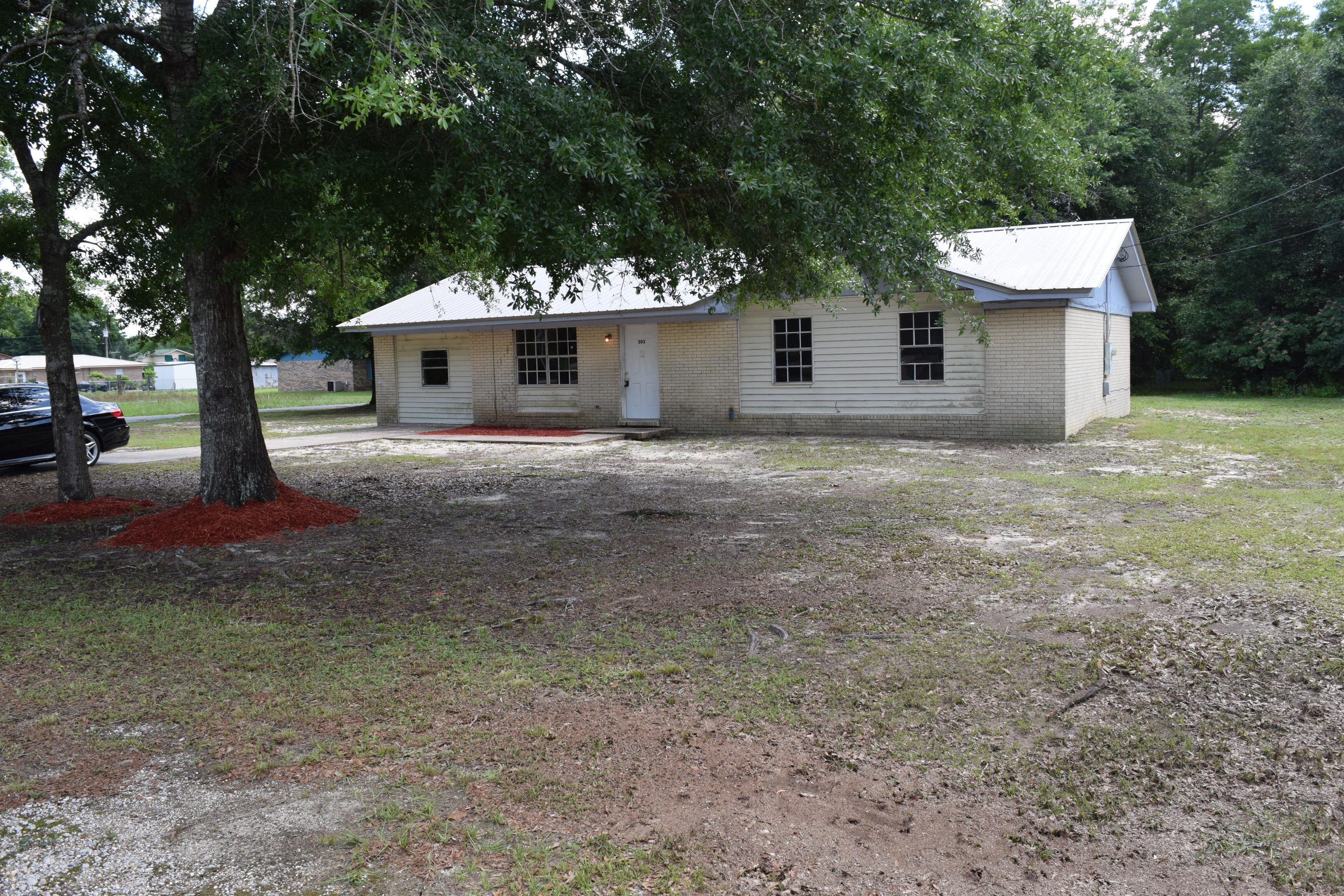 303 South Norwood Road DeFuniak Springs, FL 32435 - Photo 1 of 17 Gallery Image 1