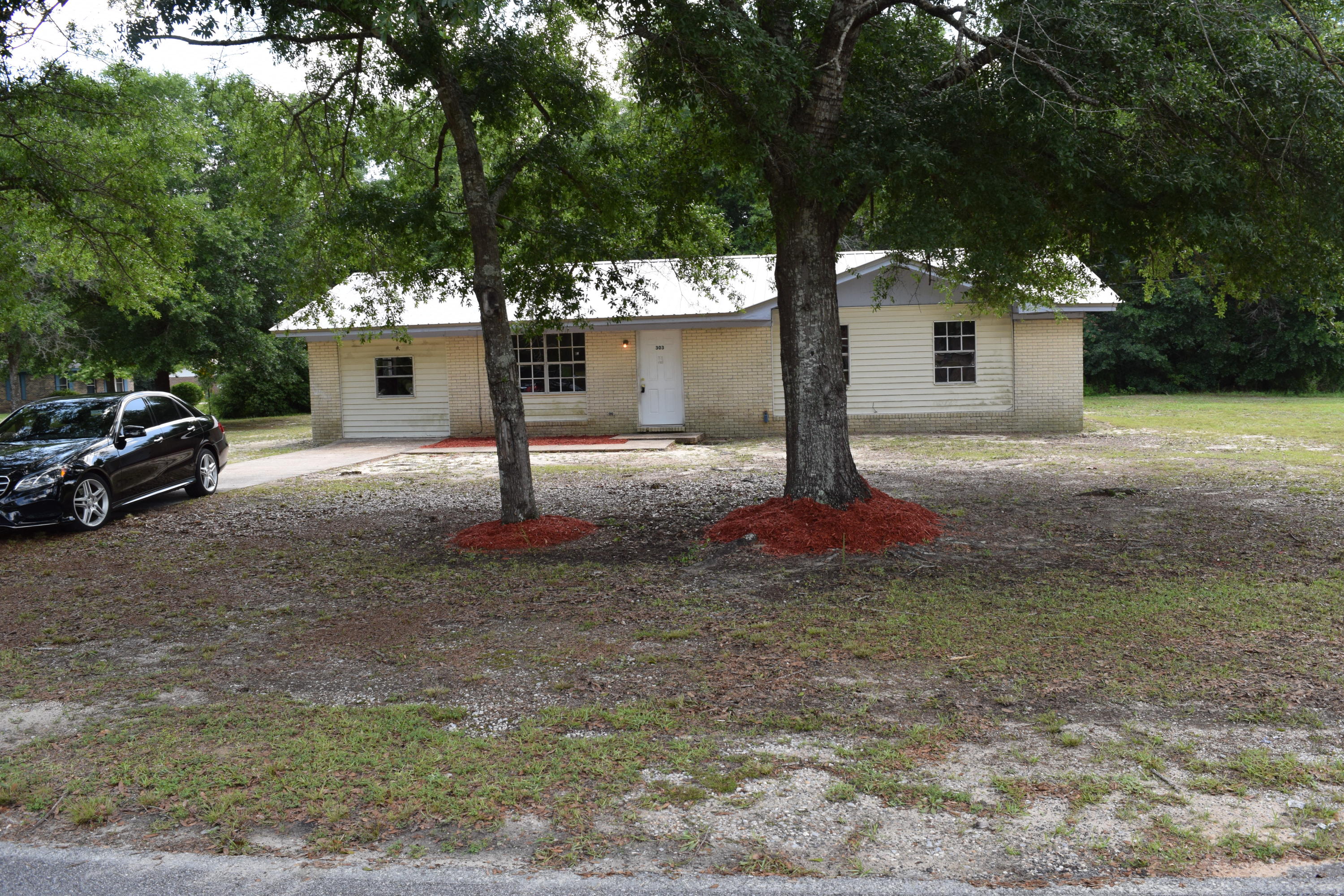 303 South Norwood Road DeFuniak Springs, FL 32435 - Photo 2 of 17 Gallery Image 2