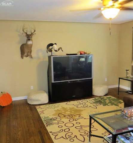 5435 Oak Grove Road Howell, MI 48855 - Photo 9 of 45 21229060-9.JPG