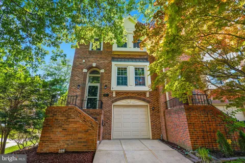 $775,000 | 3911 Green Look Court, Fairfax, VA 22033