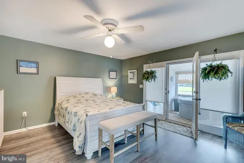 an empty room with windows and ceiling fan