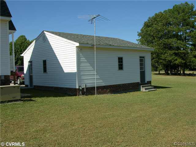 20005 River Road Sutherland, VA 23885 - Photo 11 of 12 Parking Lot/Garage
