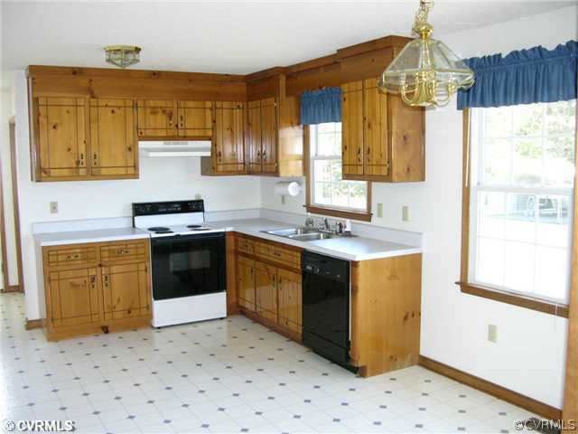 20005 River Road Sutherland, VA 23885 - Photo 2 of 12 Kitchen