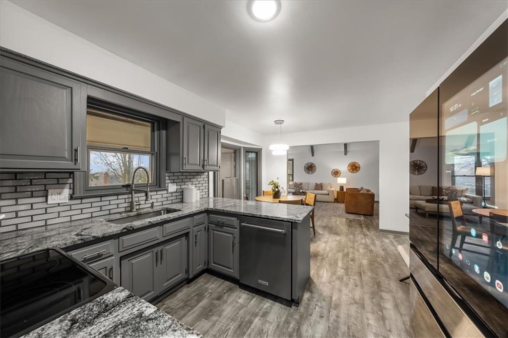 10921 Reeder Street Overland Park, KS 66210 - Photo 11 of 44