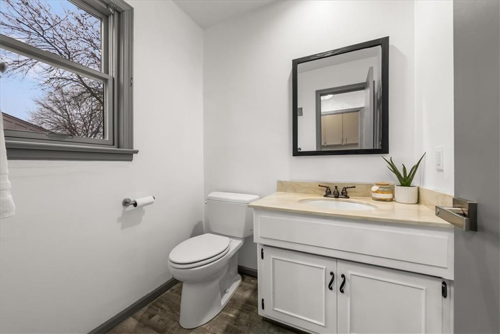 10921 Reeder Street Overland Park, KS 66210 - Photo 13 of 44