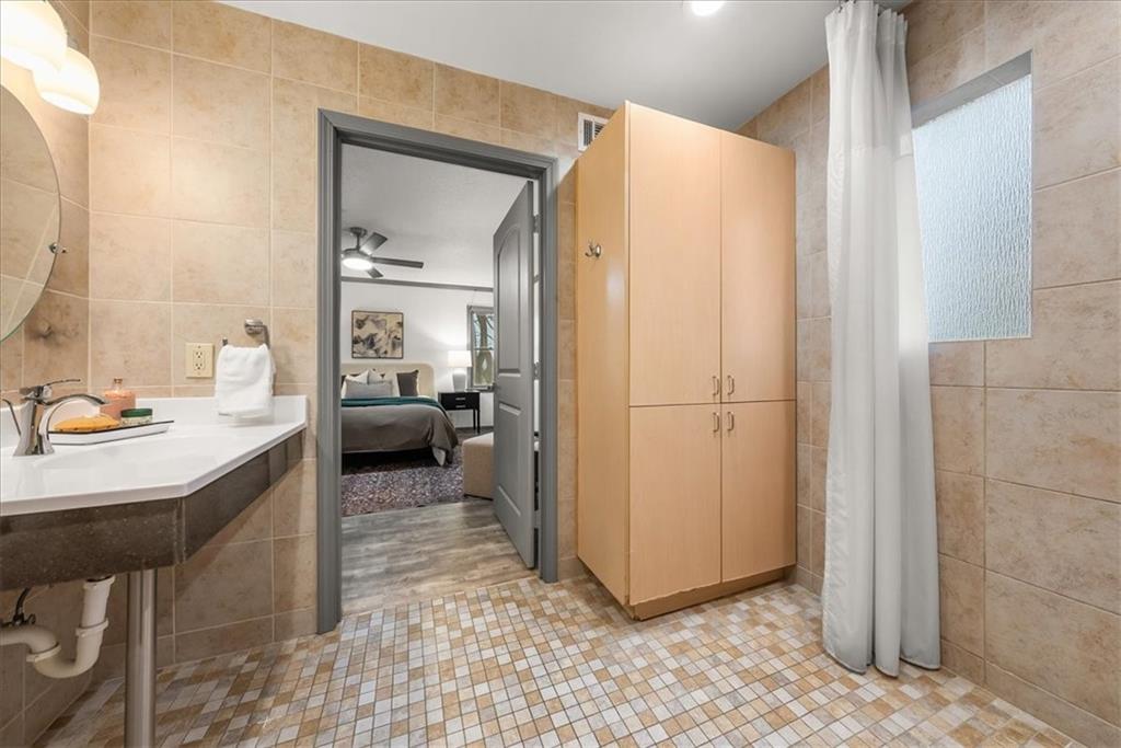 10921 Reeder Street Overland Park, KS 66210 - Photo 20 of 44