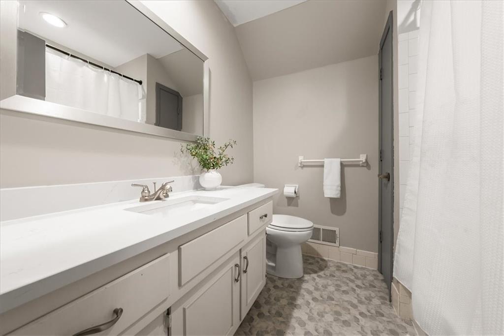 10921 Reeder Street Overland Park, KS 66210 - Photo 23 of 44