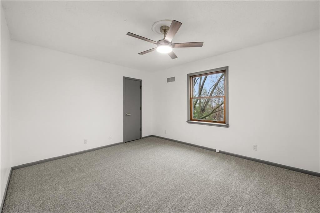 10921 Reeder Street Overland Park, KS 66210 - Photo 25 of 44