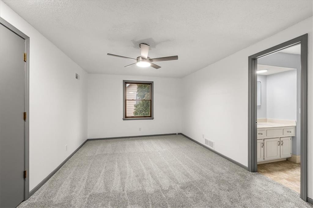 10921 Reeder Street Overland Park, KS 66210 - Photo 26 of 44