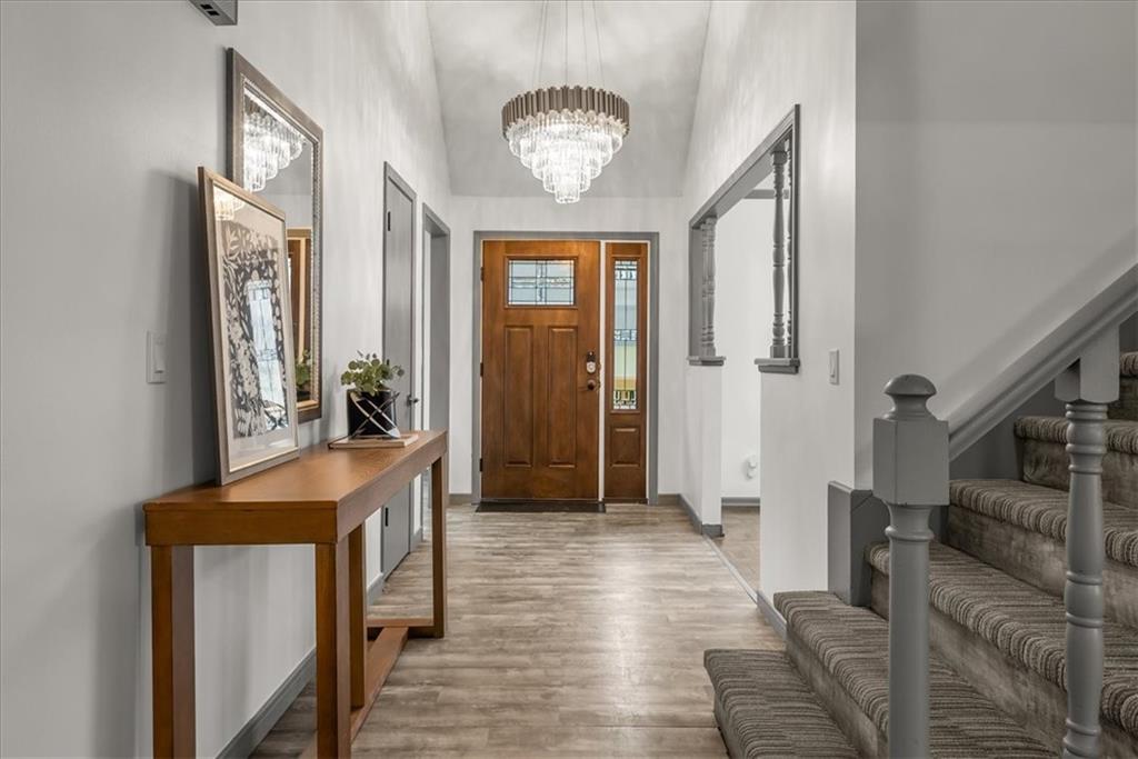 10921 Reeder Street Overland Park, KS 66210 - Photo 3 of 44