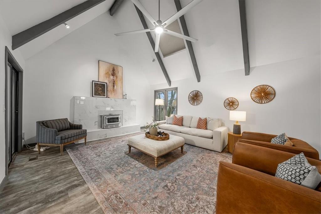 10921 Reeder Street Overland Park, KS 66210 - Photo 5 of 44