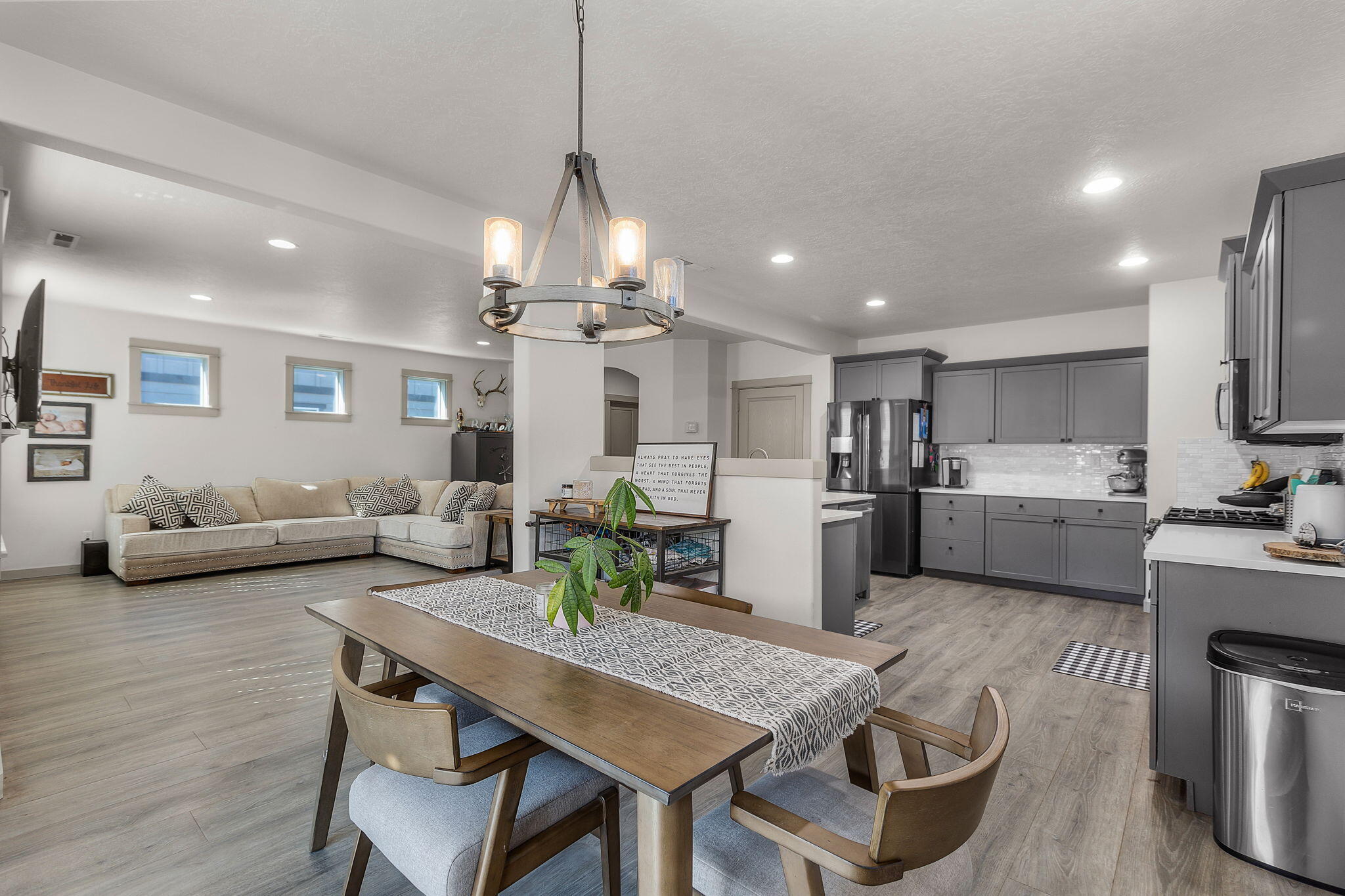 4476 Southwest Salmon Place Redmond, OR 97756 - Photo 11 of 43 2024_09_27_4476_sw_salmon_pl_rdm-34