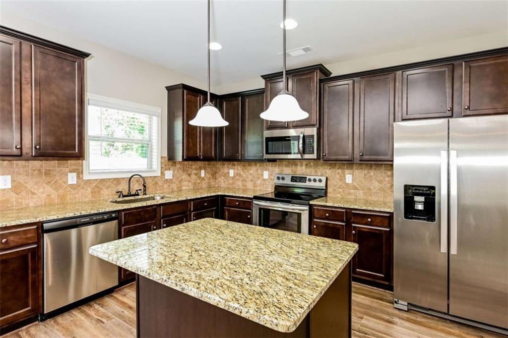 2131 Bridgewater Pass Hampton, GA 30228 - Photo 4 of 15