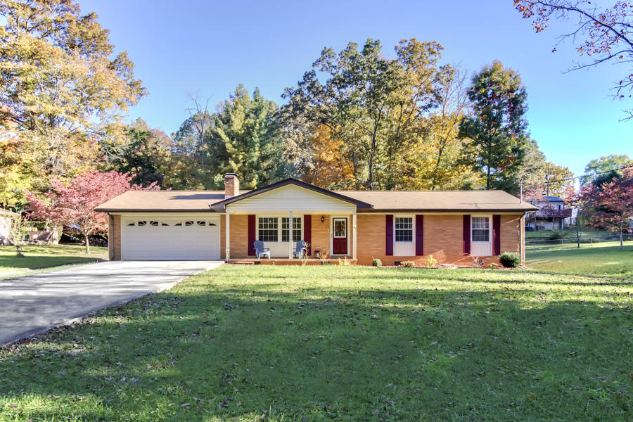 01_SpringbrookRoad_4617_Front