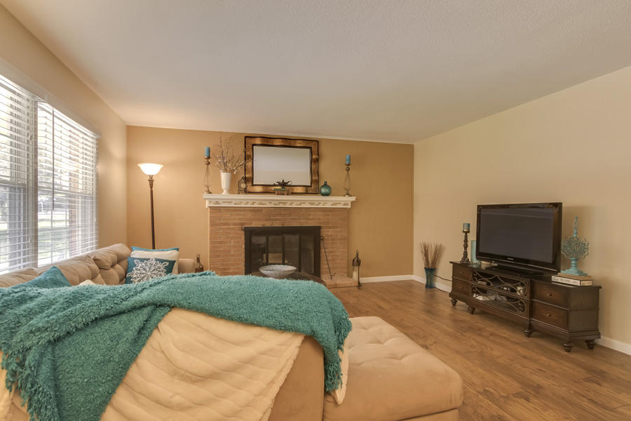 4617 Springbrook Road Knoxville, TN 37921 - Photo 3 of 27 04_SpringbrookRoad_4617_Living01
