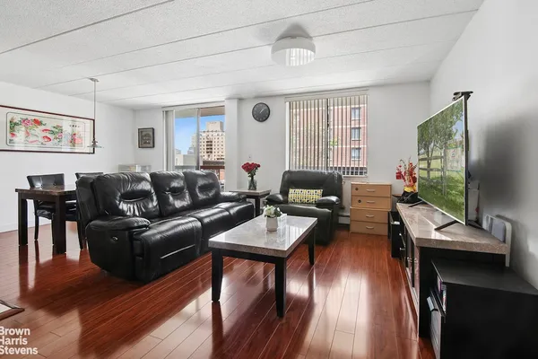 $978,000 | 136-24 Maple Avenue, Unit 3D | Flushing