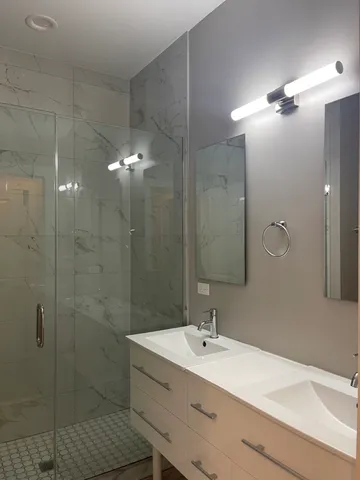 $4,045 | 215 South Hamilton Avenue, Unit 1N, Chicago, IL 60612