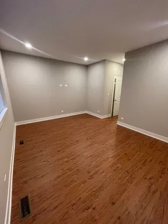 $4,045 | 215 South Hamilton Avenue, Unit 1N, Chicago, IL 60612