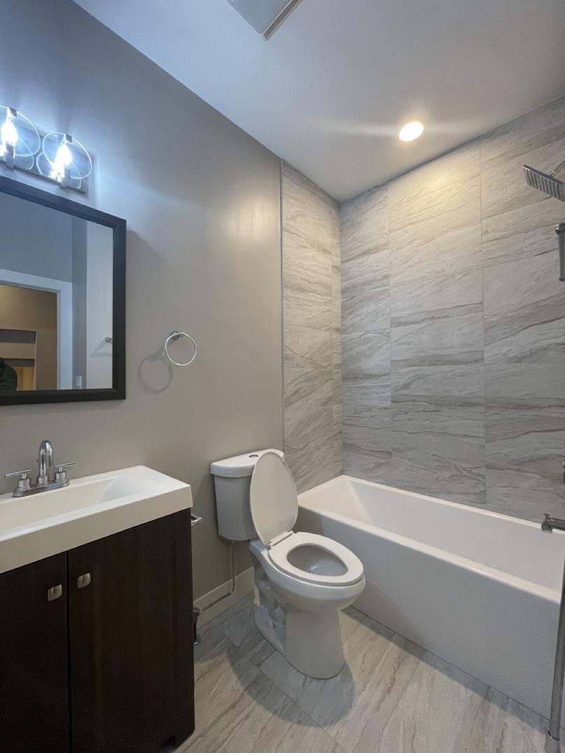 215 South Hamilton Avenue, Unit 1N Chicago, IL 60612 - Photo 17 of 23 a bathroom with a sink a toilet and a bathtub