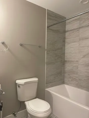 $4,045 | 215 South Hamilton Avenue, Unit 1N, Chicago, IL 60612