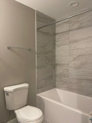 $4,045 | 215 South Hamilton Avenue, Unit 1N, Chicago, IL 60612