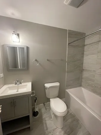 $4,045 | 215 South Hamilton Avenue, Unit 1N, Chicago, IL 60612