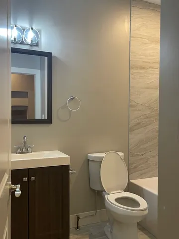 $4,045 | 215 South Hamilton Avenue, Unit 1N, Chicago, IL 60612