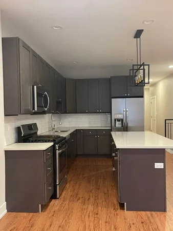 $4,045 | 215 South Hamilton Avenue, Unit 1N, Chicago, IL 60612