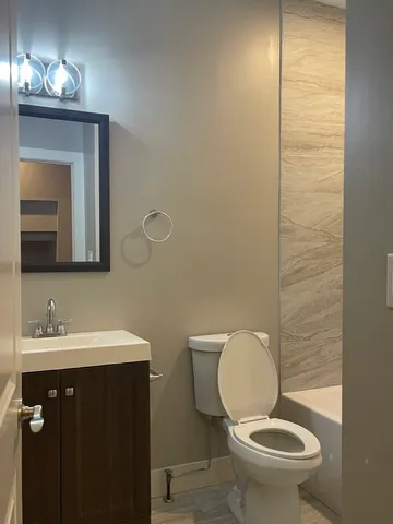 $4,045 | 215 South Hamilton Avenue, Unit 1N, Chicago, IL 60612