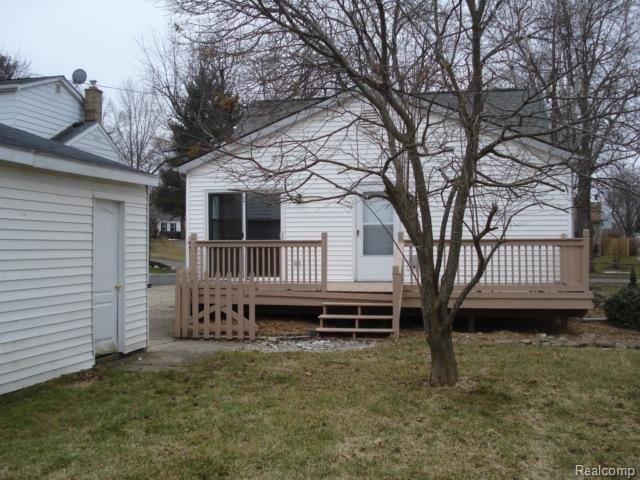 391 Exmoor Road Waterford, MI 48328 - Photo 9 of 9 rear-house.JPG