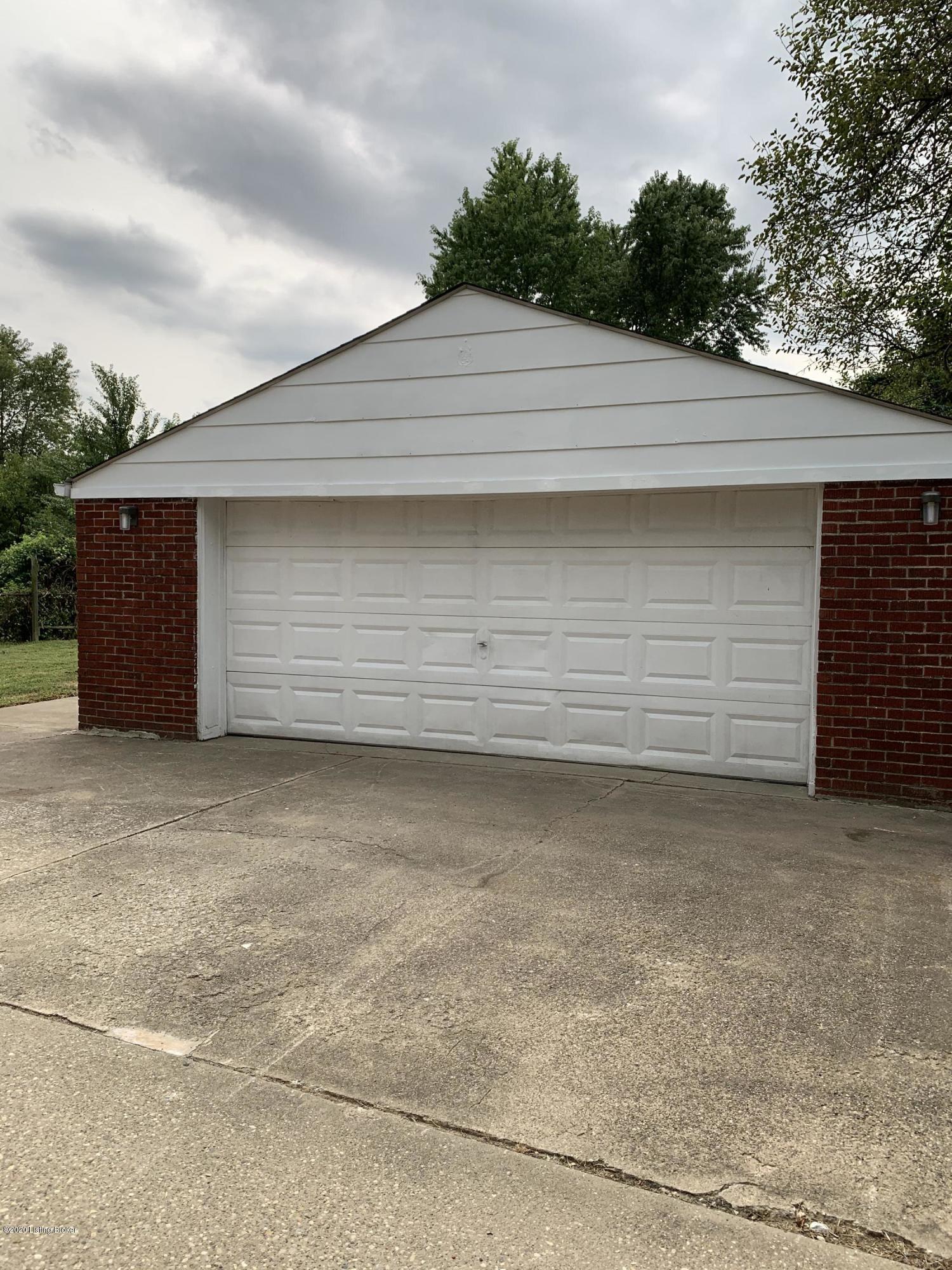 3422 Sumac Road Louisville, KY 40216 - Photo 25 of 44 A905117E-FD4C-4BFD-8F98-12590A763EAB